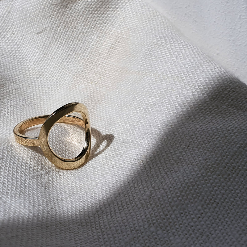 Gold Open Circle Sarin Ring